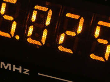 yaesu-frg-7700-frequenz-anzeige