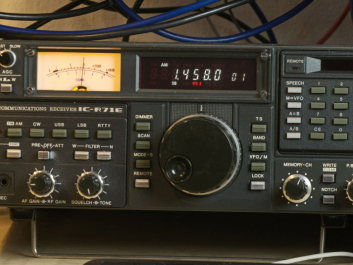 icom-ic-r71e-01
