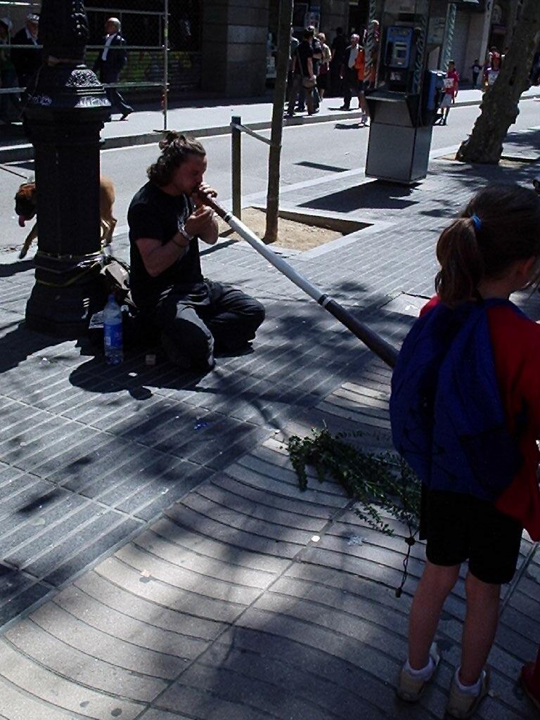 didgeridoo barcelona rambla victor